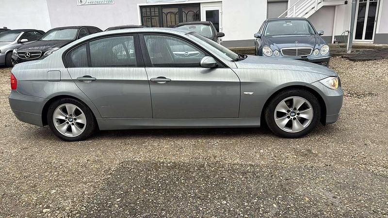 Gebraucht BMW 318 129 PS (94 kW) 2007 Arktis Limousine