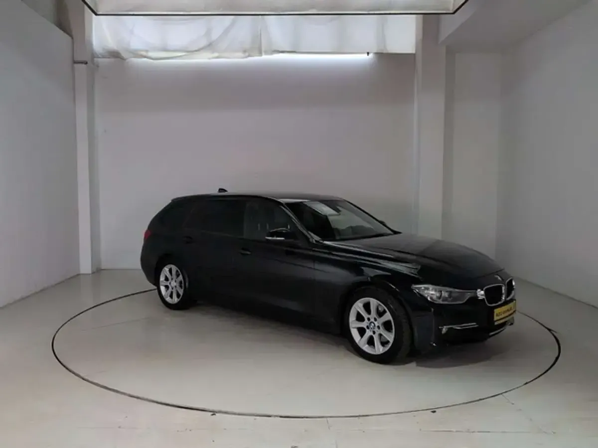 Gebraucht BMW 320 Sport Line 184 PS (135 kW) 2014 Black sapphire metallic Kombi
