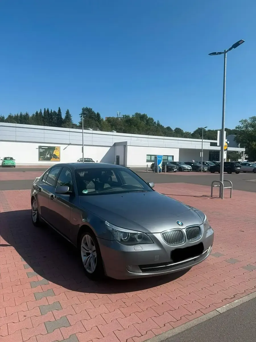 Gebraucht BMW 523 Sport Line 190 PS (139 kW) 2009 Grau Limousine