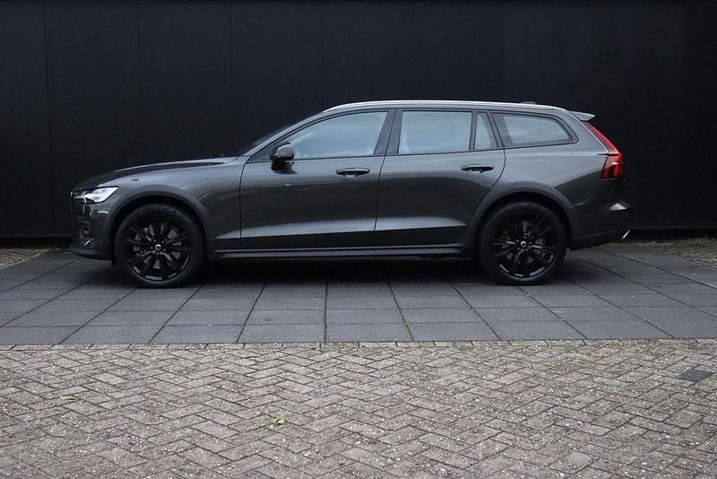 Gebraucht Volvo V60 CC Pro 252 PS (185 kW) 2021 Grau Kombi