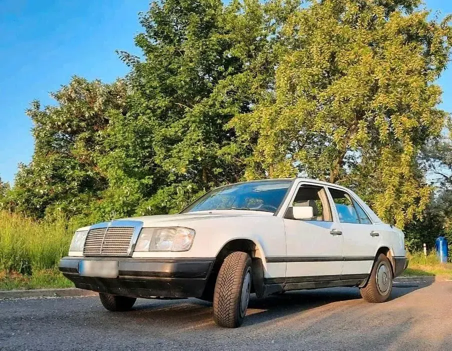 Gebraucht Mercedes 200 105 PS (77 kW) 1988 Weiß Limousine
