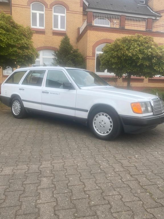 Weiß Gebraucht 1986 Mercedes 300 Kombi | 6.800 € - Bild 1/4