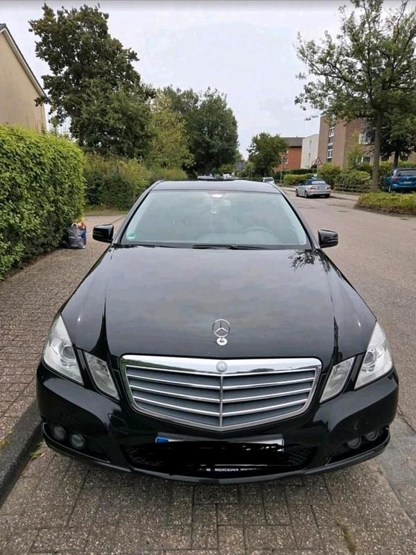 Schwarz Gebraucht 2009 Mercedes E220 Limousine | 6.800 € (Fairer Preis) - Bild 1/4