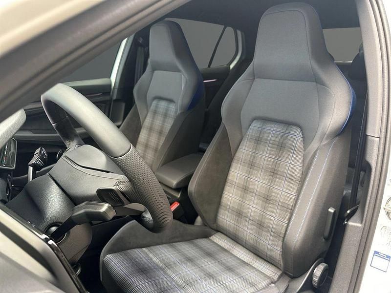 Gebraucht VW Golf VIII GTE 177 PS (130 kW) 2024 Pure white Limousine