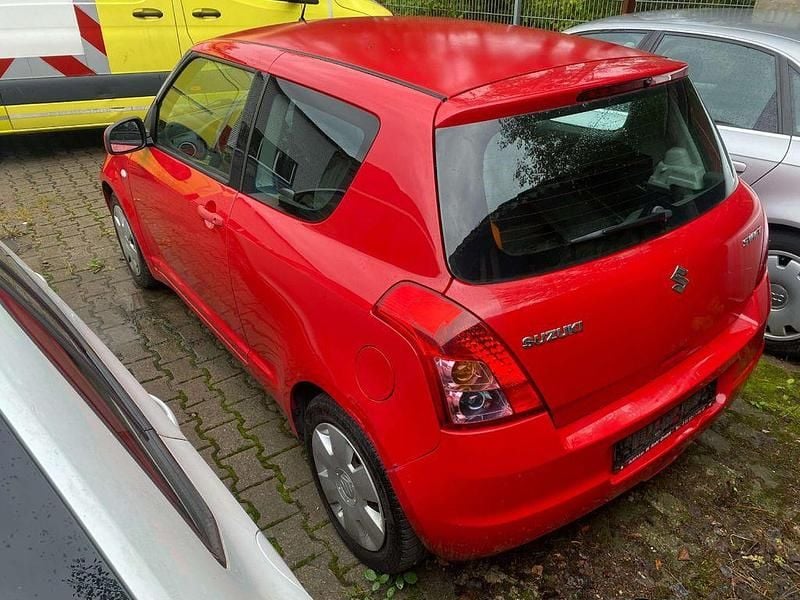 Gebraucht Suzuki Swift 92 PS (67 kW) 2010 Rot Kleinwagen