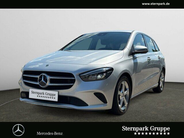 Silber Gebraucht 2019 Mercedes B180 Progressive Van / Kleinbus | 25.900 € (Fairer Preis) - Bild 1/4