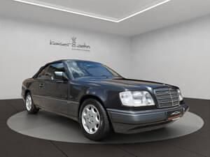 Usata Mercedes E220 150 CV (110 kW) 1993 Nero Cabrio