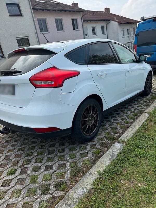 Usata Ford Focus 105 CV (77 kW) 2017 Bianco Station wagon