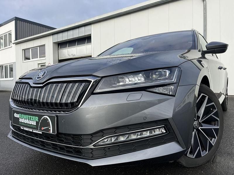 Graphitegrau Gebraucht 2022 Skoda Superb LAURIN & KLEMENT Kombi | 29.860 € (Fairer Preis) - Bild 1/4