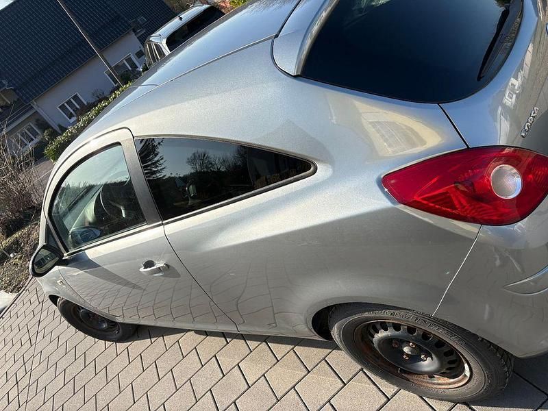 Gebraucht Opel Corsa Edition 87 PS (63 kW) 2011 Silber Kleinwagen