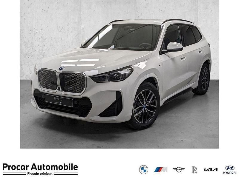 Grau Neu 2025 BMW iX1 M Sport SUV | 54.990 € (Guter Preis) - Bild 1/4