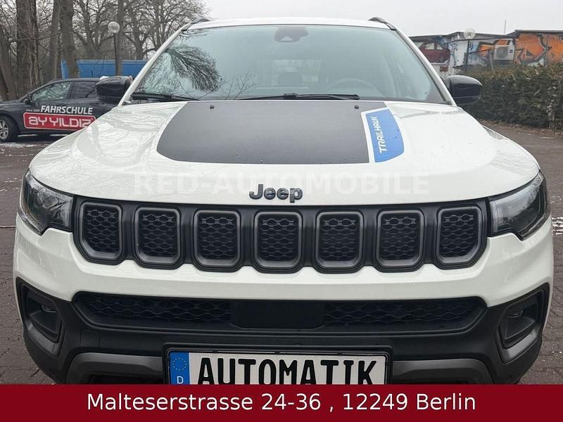 Gebraucht Jeep Compass Trailhawk 179 PS (131 kW) 2023 Weiß SUV
