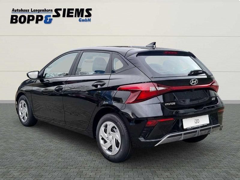 Gebraucht Hyundai i20 Select 101 PS (74 kW) 2024 Phantom black Kleinwagen
