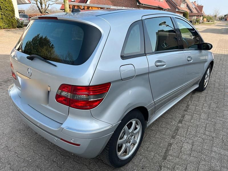 Gebraucht Mercedes B180 109 PS (80 kW) 2007 Silber Van / Kleinbus