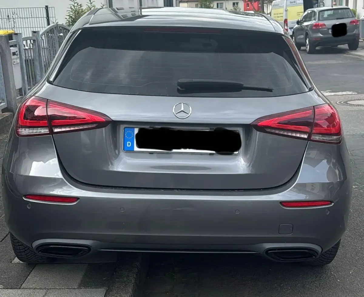Gebraucht Mercedes A200 Progressive 163 PS (119 kW) 2018 Grau Limousine
