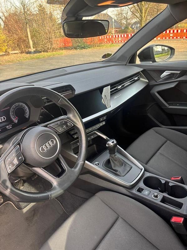 Gebraucht Audi A3 Edition .1 116 PS (85 kW) 2022 Schwarz Limousine