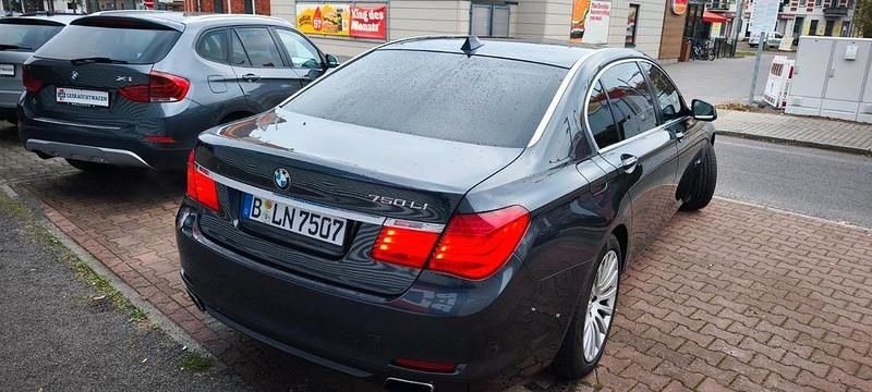 Gebraucht BMW 750L 408 PS (300 kW) 2011 Grau Limousine