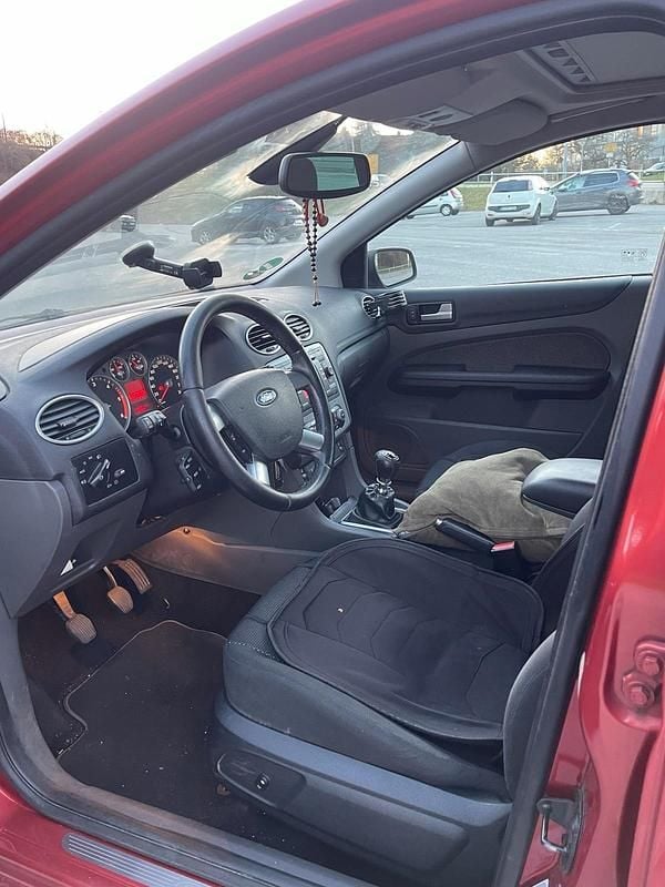 Second-hand Ford Focus 136 CP (100 kW) 2007 Roșu Hatchback