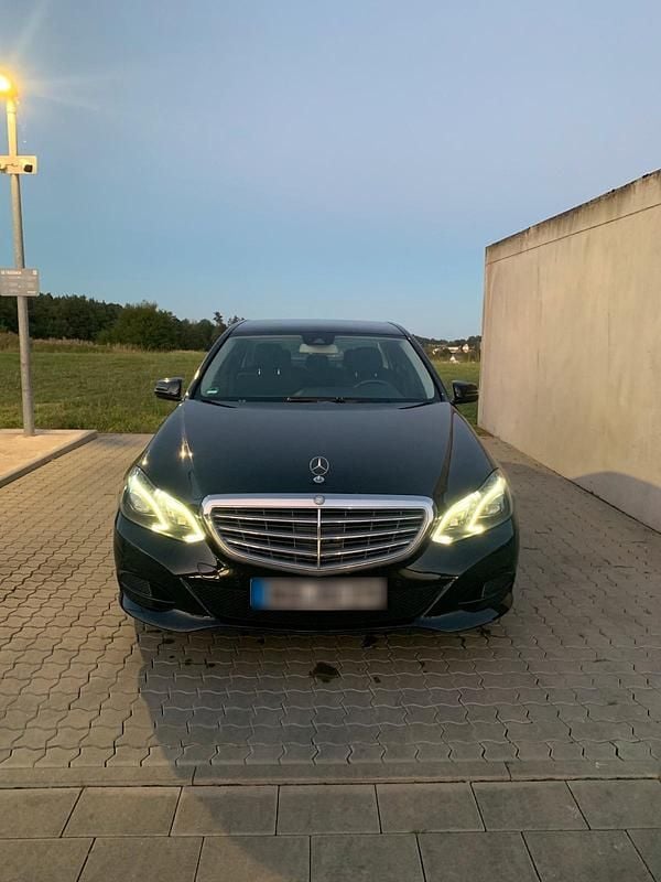 Gebraucht Mercedes E220 170 PS (125 kW) 2013 Schwarz Limousine