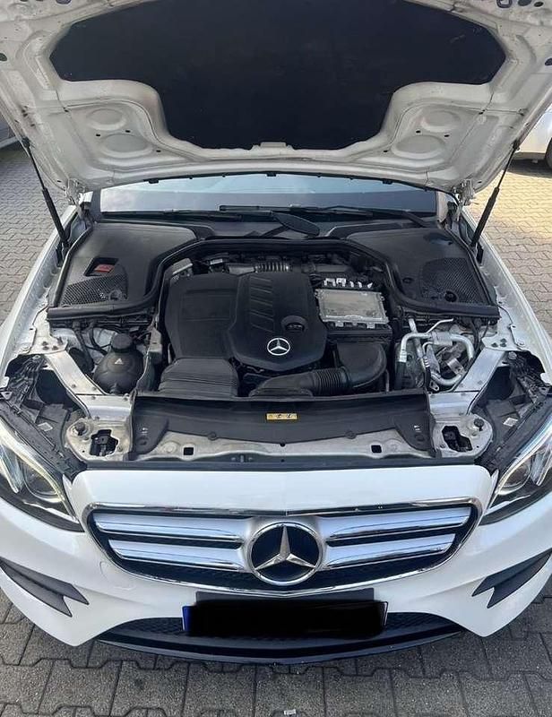 Gebraucht Mercedes E220 194 PS (142 kW) 2016 Weiß Limousine