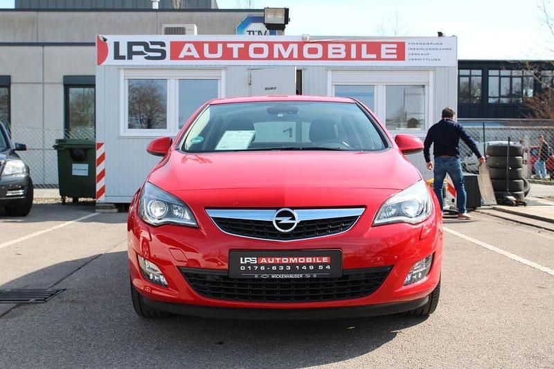 Gebraucht Opel Astra Innovation 101 PS (74 kW) 2011 Rot Limousine