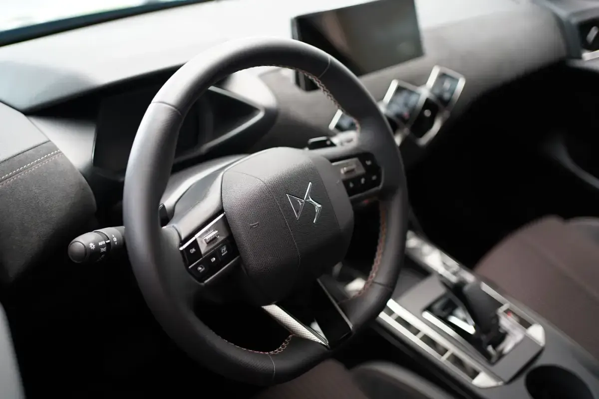 Gebraucht DS Automobiles DS3 Performance 131 PS (96 kW) 2025 Perla nera schwarz Limousine