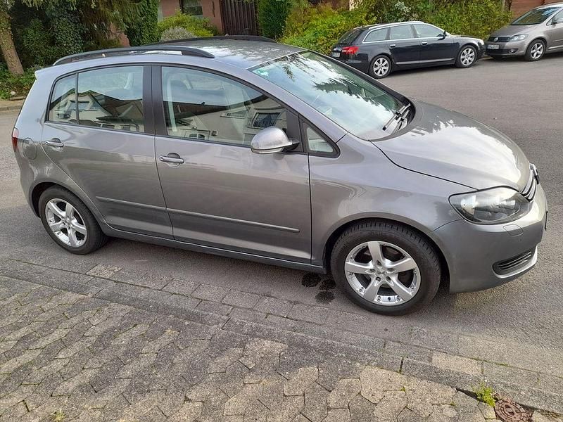 Braun Gebraucht 2010 VW Golf Plus Comfortline Van / Kleinbus | 2.999 € (Guter Preis) - Bild 1/4