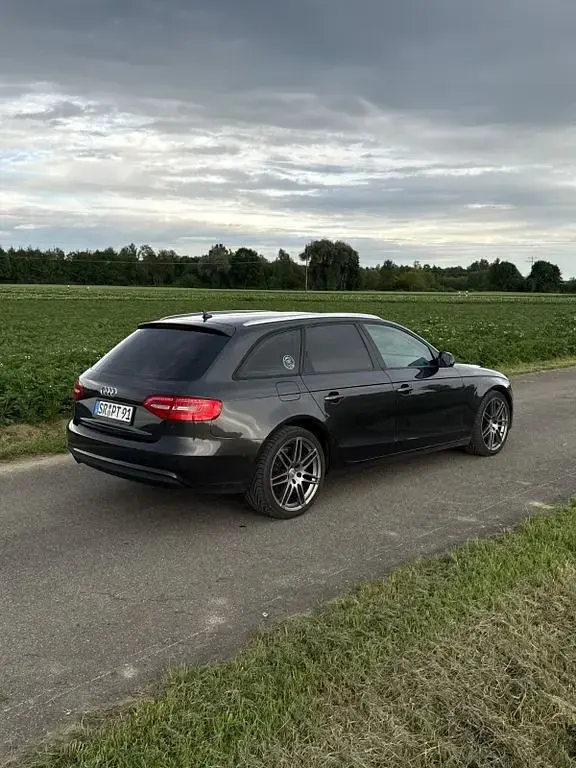 Gebraucht Audi A4 Attraction 143 PS (105 kW) 2012 Schwarz Kombi