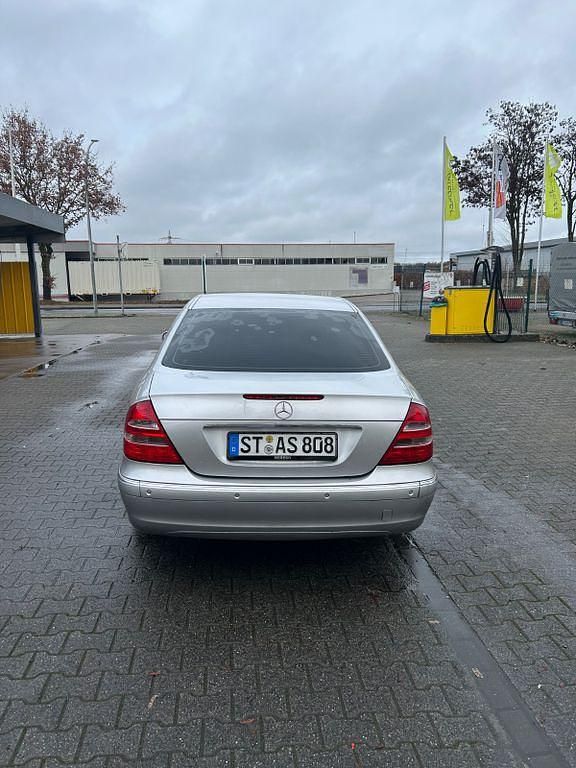 Gebraucht Mercedes E240 177 PS (130 kW) 2002 Silber Limousine