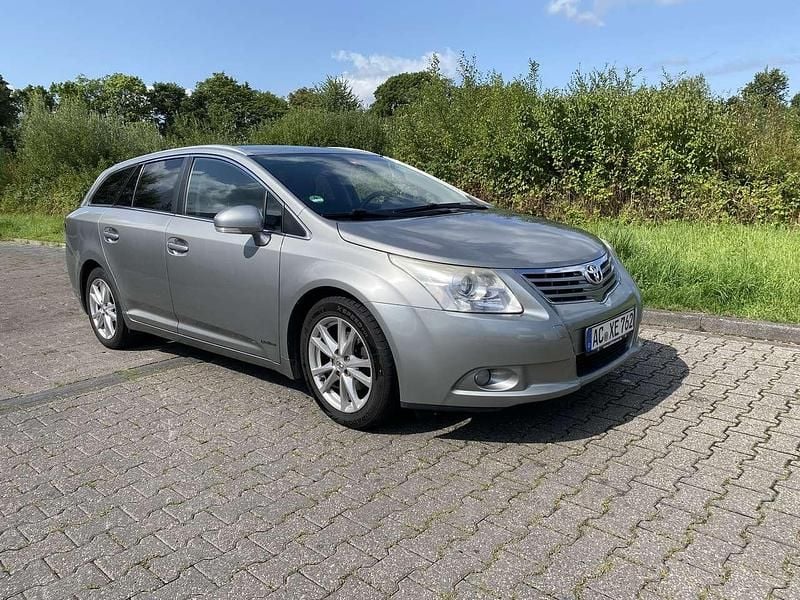 Gebraucht Toyota Avensis Edition 147 PS (108 kW) 2010 Grau Kombi