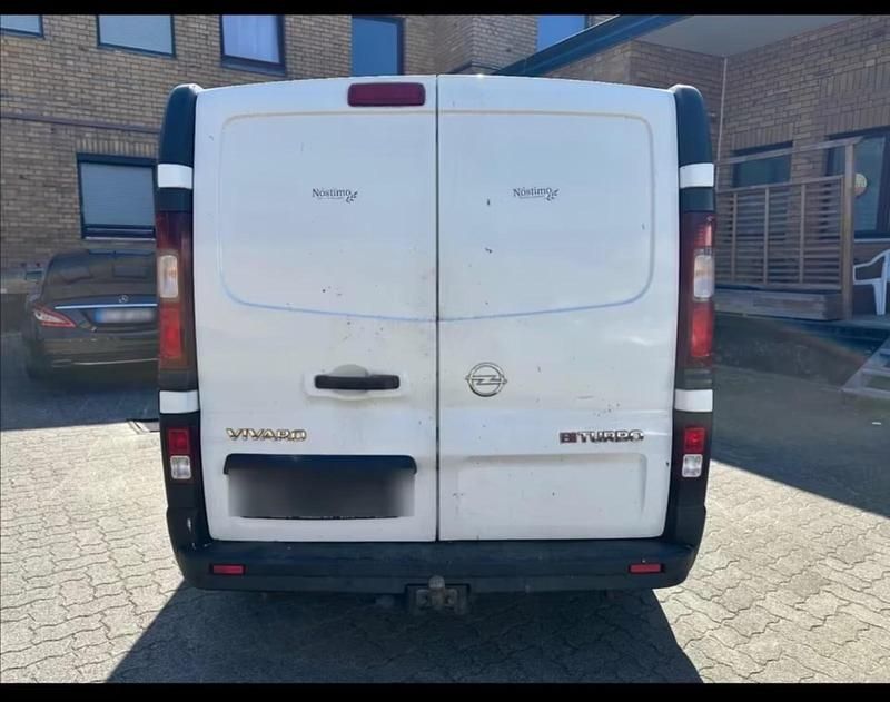 Gebraucht Opel Vivaro 140 PS (102 kW) 2014 Weiß Van / Kleinbus