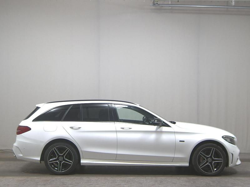Weiss Gebraucht 2020 Mercedes C300e AMG line Kombi | 17.990 € (Superpreis) - Bild 1/4