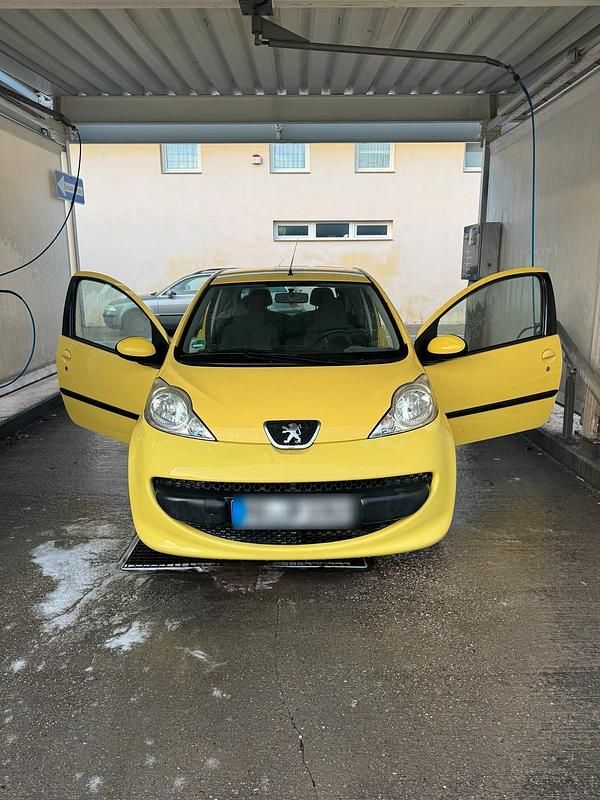 Gelb Gebraucht 2005 Peugeot 107 Kleinwagen | 1.400 € (Fairer Preis) - Bild 1/4