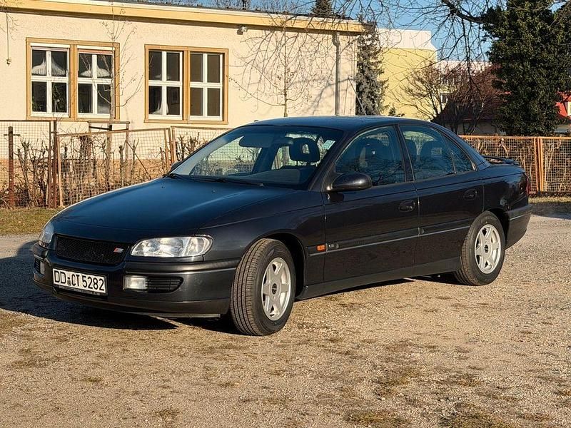 Schwarz Gebraucht 1996 Opel Omega Limousine | 2.975 € - Bild 1/4