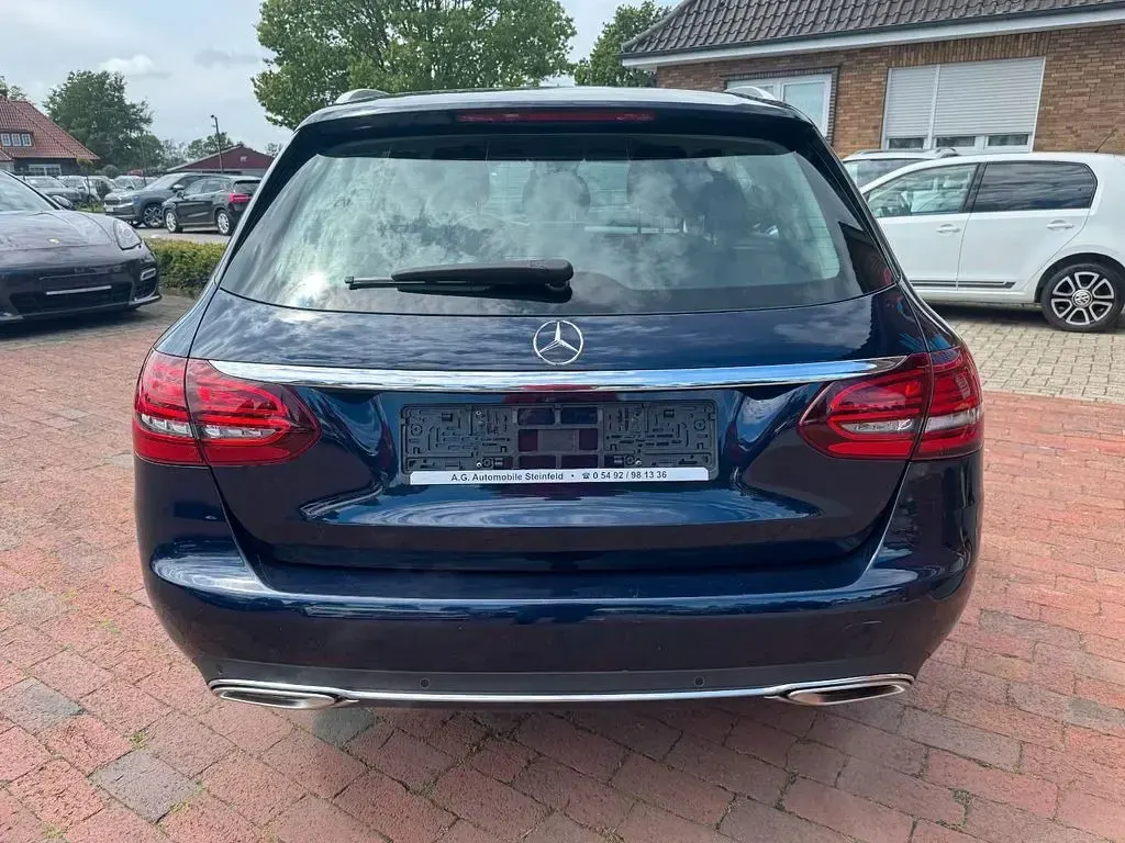 Gebraucht Mercedes C300 258 PS (189 kW) 2019 Blau Limousine