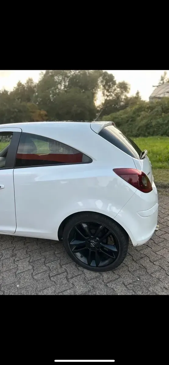 Używany Opel Corsa Edition 65 KM (47 kW) 2009 Biały Hatchback