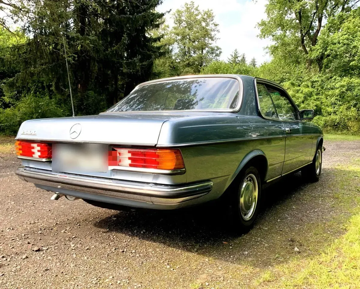 Gebraucht Mercedes 230 109 PS (80 kW) 1978 Blau Coupé