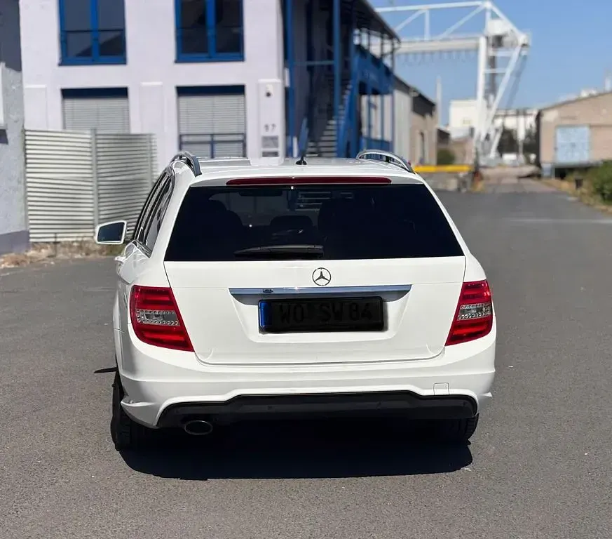 Gebraucht Mercedes C200 AMG line 184 PS (135 kW) 2013 Weiß Limousine