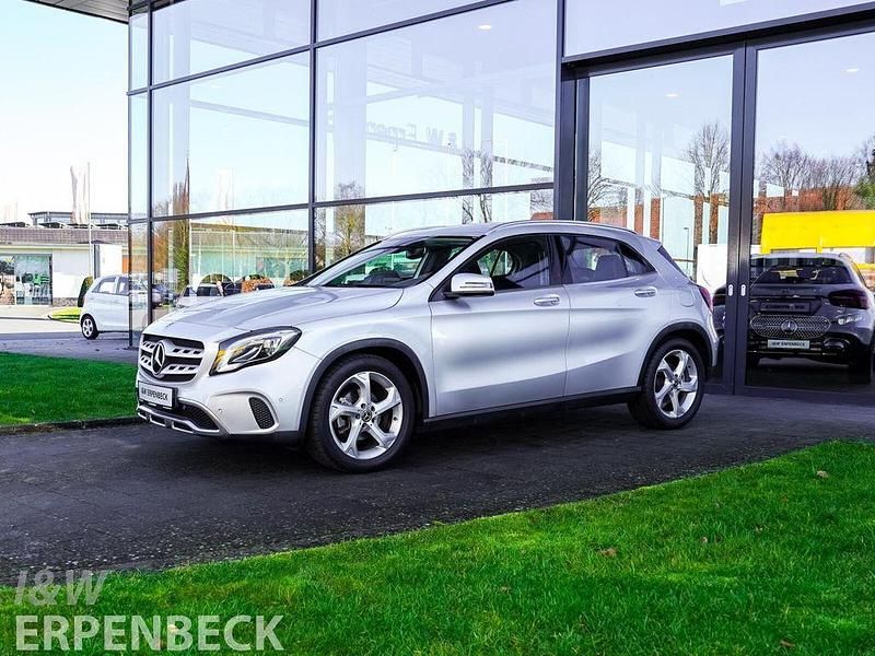 Gebraucht Mercedes GLA180 Urban 122 PS (89 kW) 2019 Silber SUV