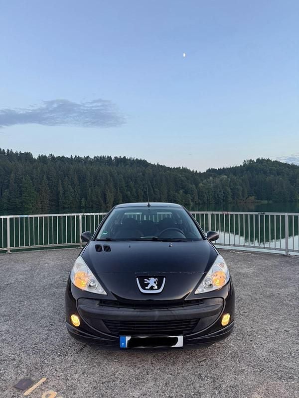 Gebraucht Peugeot 206+ 68 PS (50 kW) 2009 Schwarz Kleinwagen