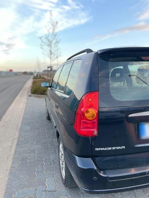 Gebraucht Mitsubishi Space Star 98 PS (72 kW) 2005 Schwarz Van / Kleinbus