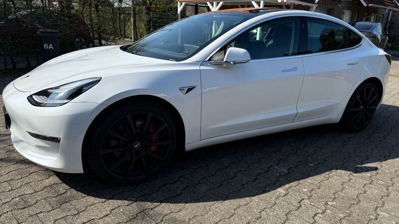 Weiß Gebraucht 2020 Tesla Model 3 Limousine | 29.900 € - Bild 1/4