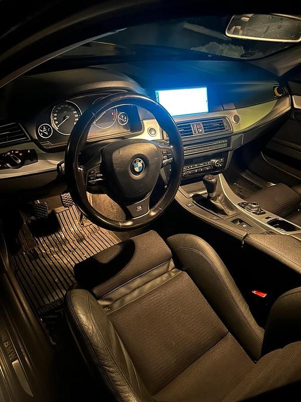 Gebraucht BMW 525 Sport Line 204 PS (150 kW) 2011 Kombi