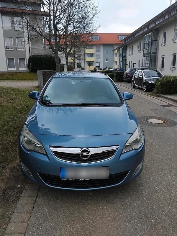 Usata Opel Astra 116 CV (85 kW) 2012 Blu Berlina