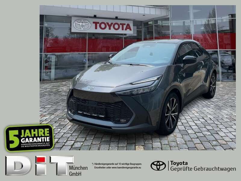 Grey metallic (1g3)/ black (20 Gebraucht 2024 Toyota C-HR Team SUV | 26.990 € (Fairer Preis) - Bild 1/4