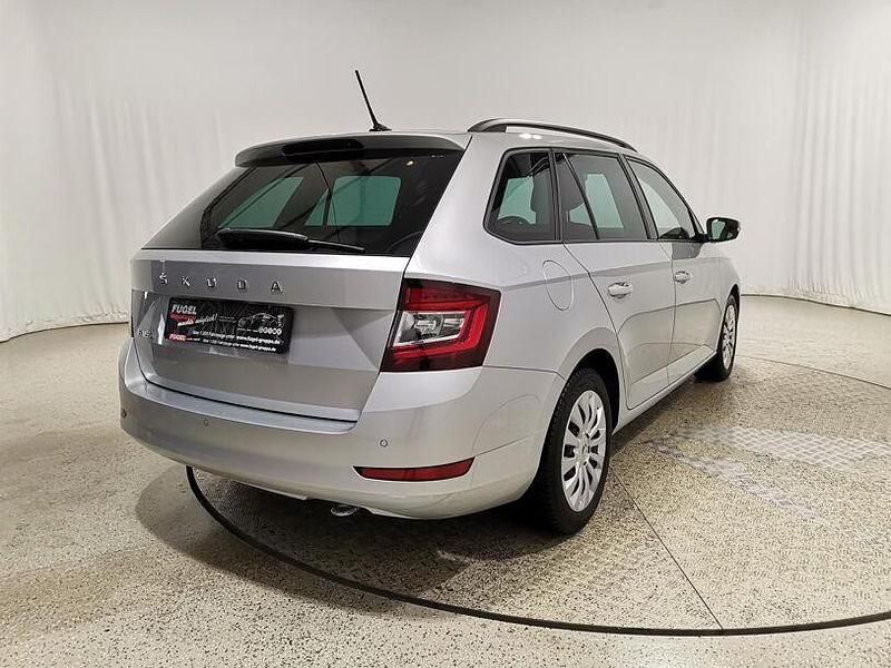 Gebraucht Skoda Fabia Ambition 95 PS (69 kW) 2022 Brilliantsilber metallic Kleinwagen