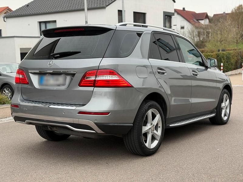 Gebraucht Mercedes ML350 258 PS (189 kW) 2014 Grau SUV
