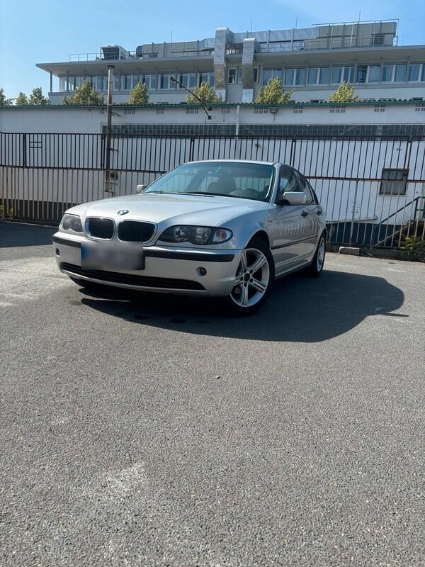 Silber Gebraucht 2005 BMW 318 Limousine | 1.650 € (Superpreis) - Bild 1/4