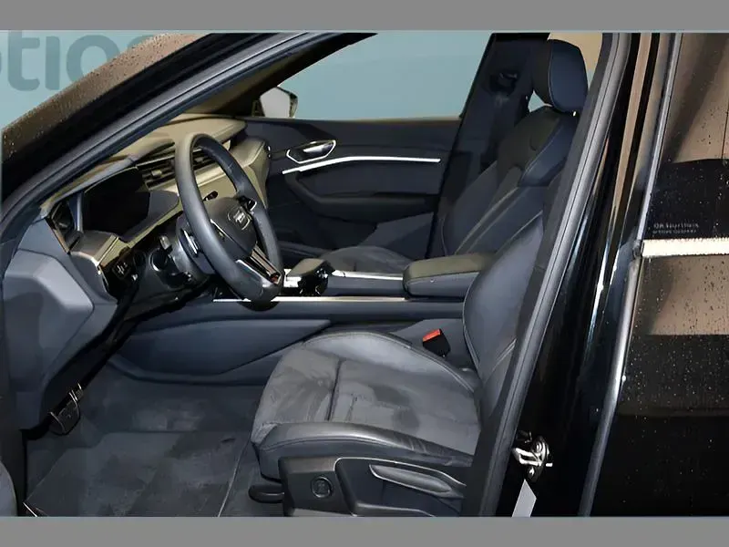 Second-hand Audi Q8 e-tron 300 kW (408 CP) 2025 Negru SUV
