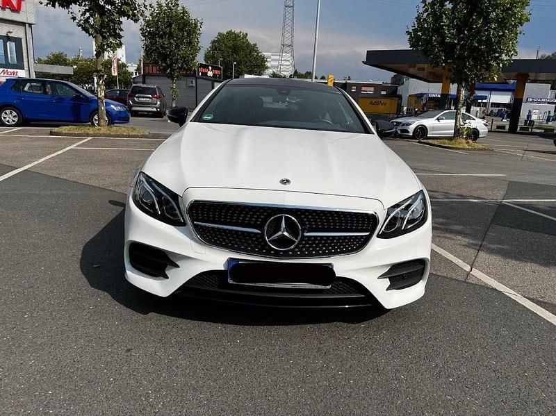 Gebraucht Mercedes E300 AMG line 245 PS (180 kW) 2019 Weiß Coupé